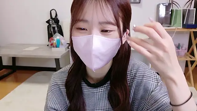 Snapshot of Ema_o0_chan chatting on November 11, 5:35 am Ema o0 chan online show from November 11, 5:35 am