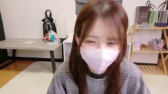 Snapshot of Ema_o0_chan chatting on November 18, 6:17 am Ema o0 chan online show from November 18, 6:17 am