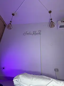 hade rosse online show from May 18, 1:05 pm
