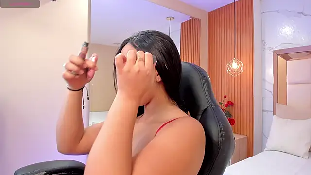 julieta rosee online show from February 17, 9:45 pm