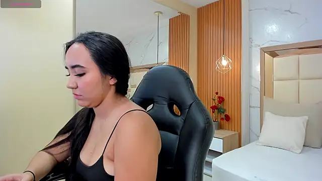 Snapshot of julieta_rosee chatting on October 24, 10:09 pm julieta rosee online show from October 24, 10:09 pm