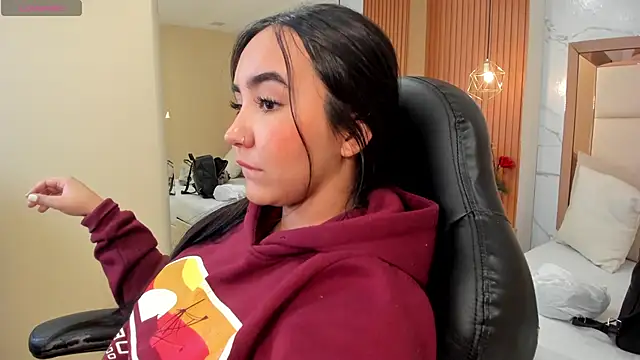 Snapshot of julieta_rosee chatting on December 1, 10:10 pm julieta rosee online show from December 1, 10:10 pm