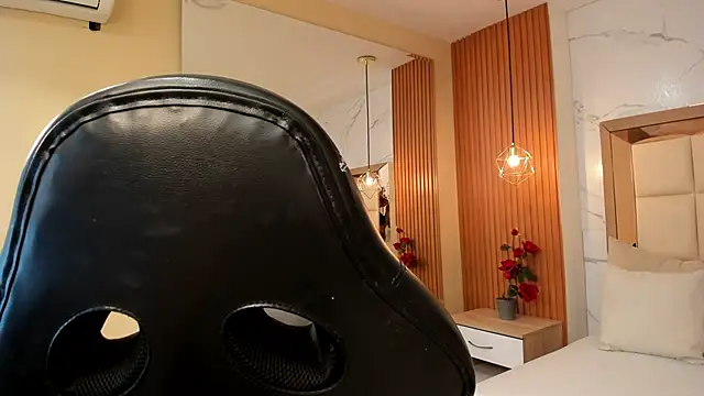 julieta rosee online show from March 30, 10:00 pm