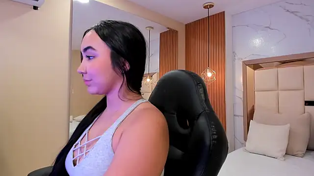 Snapshot of julieta_rosee chatting on October 28, 10:20 pm julieta rosee online show from October 28, 10:20 pm