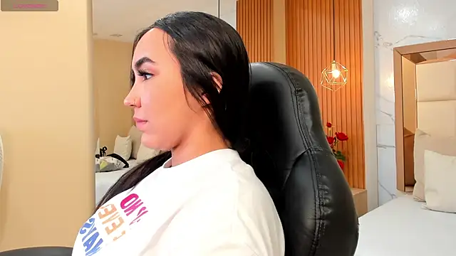 Snapshot of julieta_rosee chatting on November 25, 9:48 pm julieta rosee online show from November 25, 9:48 pm