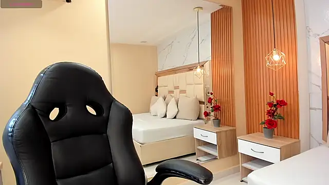 Snapshot of julieta_rosee chatting on November 28, 10:21 pm julieta rosee online show from November 28, 10:21 pm