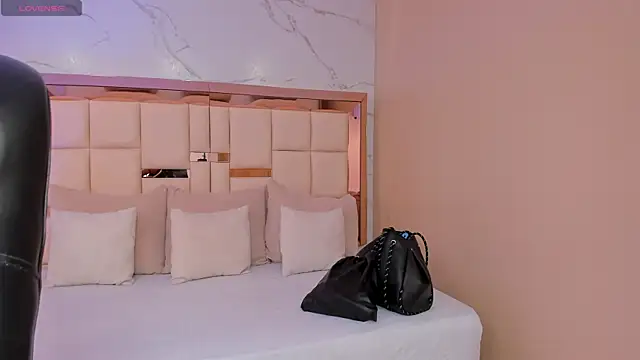 julieta rosee online show from April 8, 9:38 pm