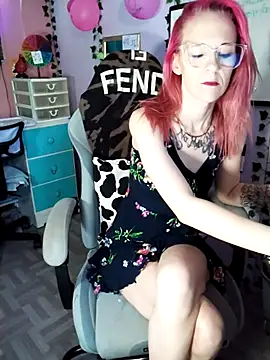 Purple2StayThnxx online show from October 31, 4:25 pm