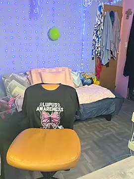 Purple2StayThnxx online show from April 10, 11:39 am