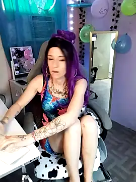 Snapshot of Purple2StayThnxx chatting on September 27, 9:43 pm Purple2StayThnxx online show from September 27, 9:43 pm