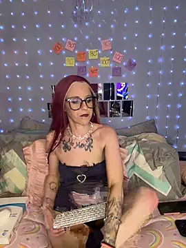Snapshot of Purple2StayThnxx chatting on May 9, 12:25 am Purple2StayThnxx online show from May 9, 12:25 am