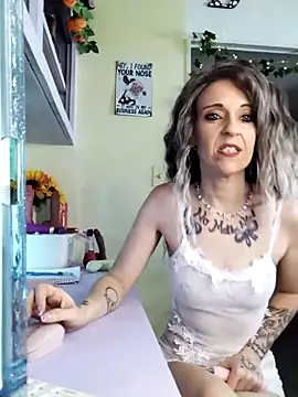 Snapshot of Purple2StayThnxx chatting on May 14, 6:05 pm Purple2StayThnxx online show from May 14, 6:05 pm