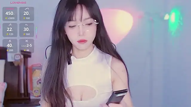 Snapshot of XiaoNana_ chatting on December 15, 1:33 am XiaoNana online show from December 15, 1:33 am