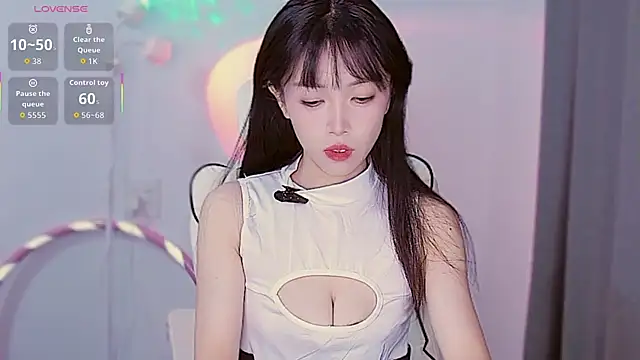 Snapshot of XiaoNana_ chatting on October 27, 1:28 am XiaoNana online show from October 27, 1:28 am