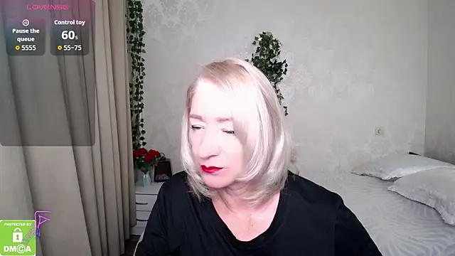 Snapshot of hunters_woman chatting on September 9, 4:49 pm hunters woman online show from September 9, 4:49 pm