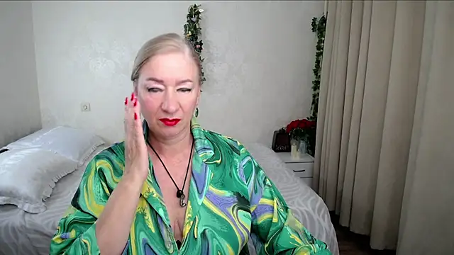 Snapshot of hunters_woman chatting on July 17, 3:15 am hunters woman online show from July 17, 3:15 am