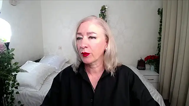 hunters woman online show from June 4, 3:06 pm