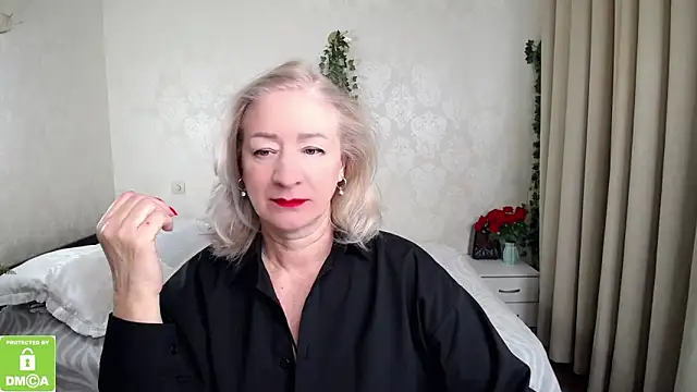 hunters woman online show from March 2, 7:48 am