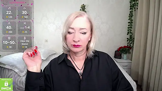 hunters woman online show from November 18, 3:26 pm