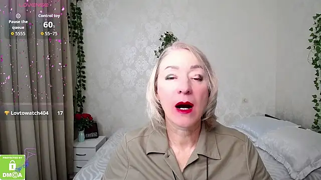 Snapshot of hunters_woman chatting on October 13, 1:12 pm hunters woman online show from October 13, 1:12 pm
