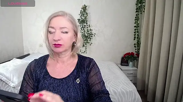 hunters woman online show from November 30, 11:27 pm