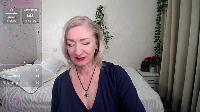 hunters woman online show from November 28, 2:23 am