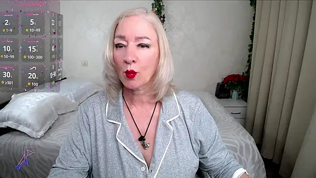 hunters woman online show from May 26, 9:02 pm