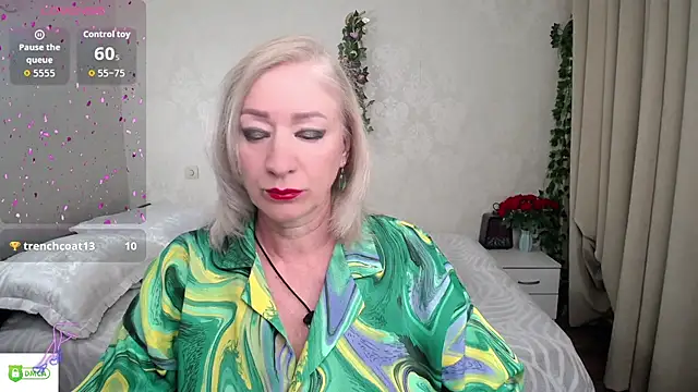 hunters woman online show from May 17, 8:53 pm