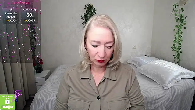 Snapshot of hunters_woman chatting on September 26, 12:01 pm hunters woman online show from September 26, 12:01 pm