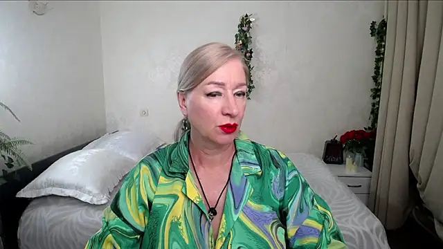Snapshot of hunters_woman chatting on July 7, 1:36 pm hunters woman online show from July 7, 1:36 pm