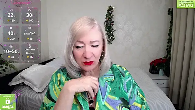 hunters woman online show from April 8, 6:53 pm