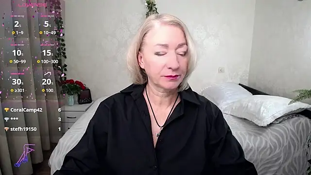 hunters woman online show from November 23, 1:48 am