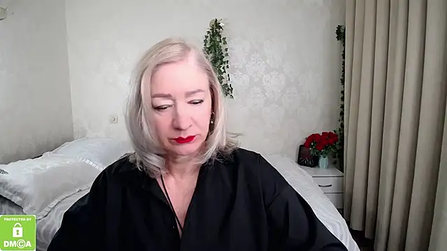 hunters woman online show from March 1, 7:36 pm