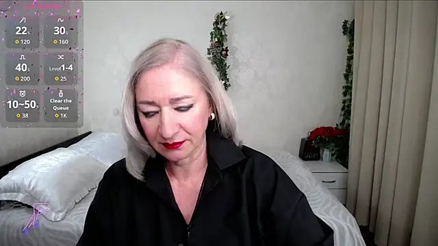 hunters woman online show from May 28, 3:07 pm