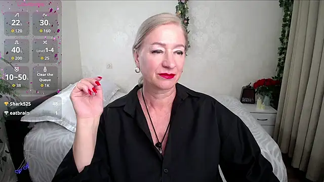 Snapshot of hunters_woman chatting on July 6, 3:03 pm hunters woman online show from July 6, 3:03 pm