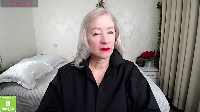 hunters woman online show from February 21, 5:04 pm