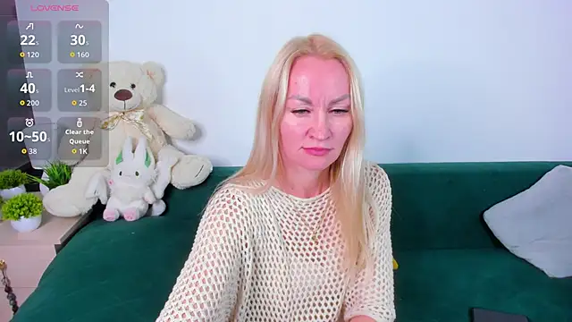 Snapshot of KiraSun chatting on November 17, 12:09 pm KiraSun online show from November 17, 12:09 pm