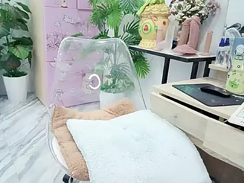 Lyly-2k5 online show from December 17, 1:21 am