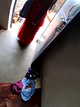 Snapshot of RAYI_Queen_3 chatting on October 31, 3:36 am RAYI Queen 3 online show from October 31, 3:36 am