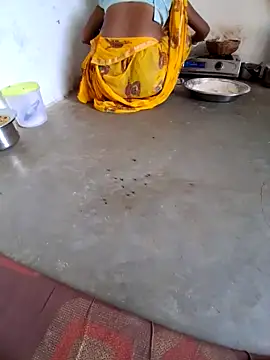 Snapshot of RAYI_Queen_3 chatting on November 7, 3:11 am RAYI Queen 3 online show from November 7, 3:11 am