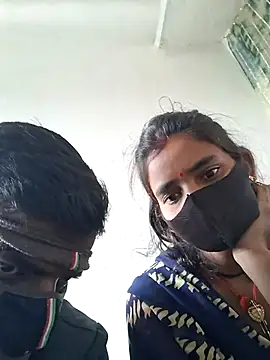 Snapshot of RAYI_Queen_3 chatting on December 2, 3:52 am RAYI Queen 3 online show from December 2, 3:52 am