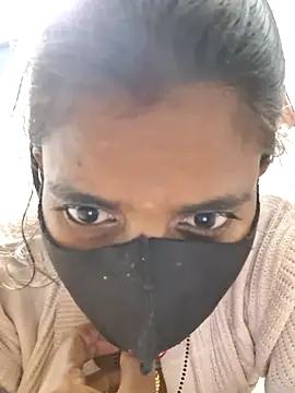 Snapshot of RAYI_Queen_3 chatting on December 14, 4:01 pm RAYI Queen 3 online show from December 14, 4:01 pm