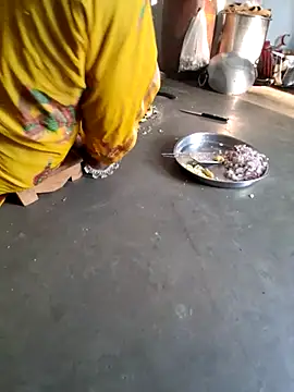 Snapshot of RAYI_Queen_3 chatting on November 14, 10:19 am RAYI Queen 3 online show from November 14, 10:19 am