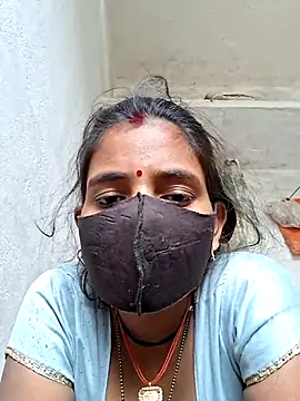 Snapshot of RAYI_Queen_3 chatting on November 15, 3:43 am RAYI Queen 3 online show from November 15, 3:43 am