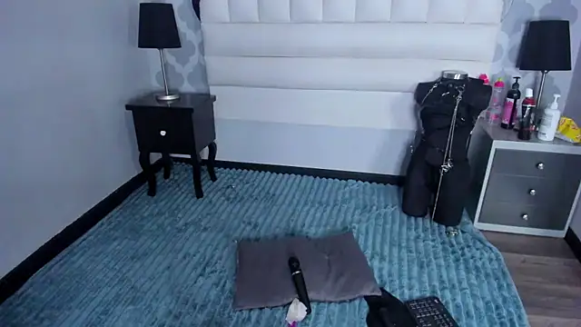 EimmyAdams online show from December 3, 1:43 pm