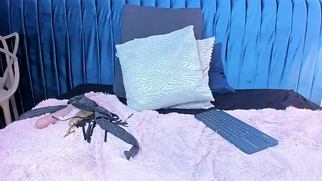 milavega  online show from April 19, 6:10 pm