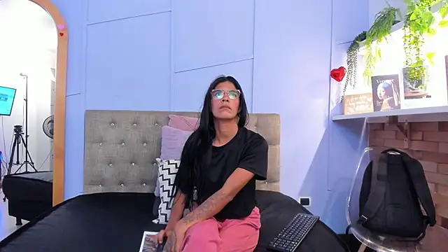 milavega  online show from March 31, 5:15 pm