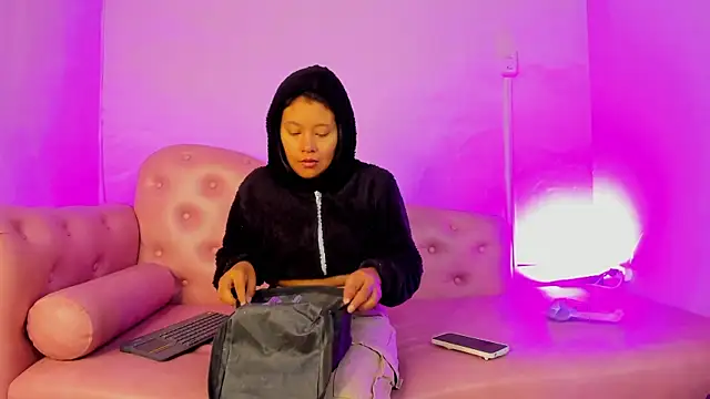 Snapshot of Dulce_Pettit chatting on September 14, 12:16 pm Dulce Pettit online show from September 14, 12:16 pm