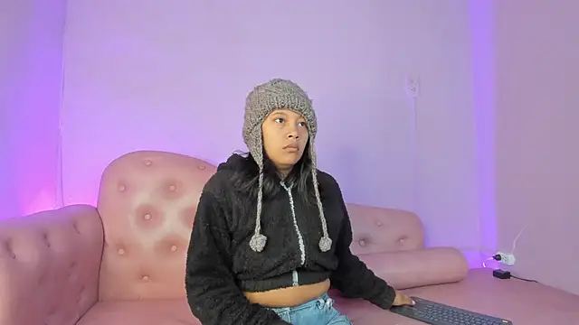 Snapshot of Dulce_Pettit chatting on September 10, 12:37 pm Dulce Pettit online show from September 10, 12:37 pm