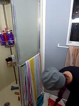 amymatthews92 online show from December 15, 11:10 pm